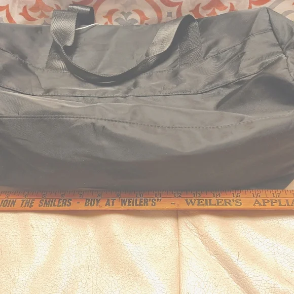 Halara gym duffle bag with adjustable strap, new - Picture 12 of 14